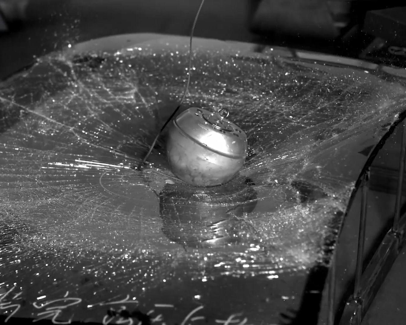 汽車擋風玻璃撞擊測試